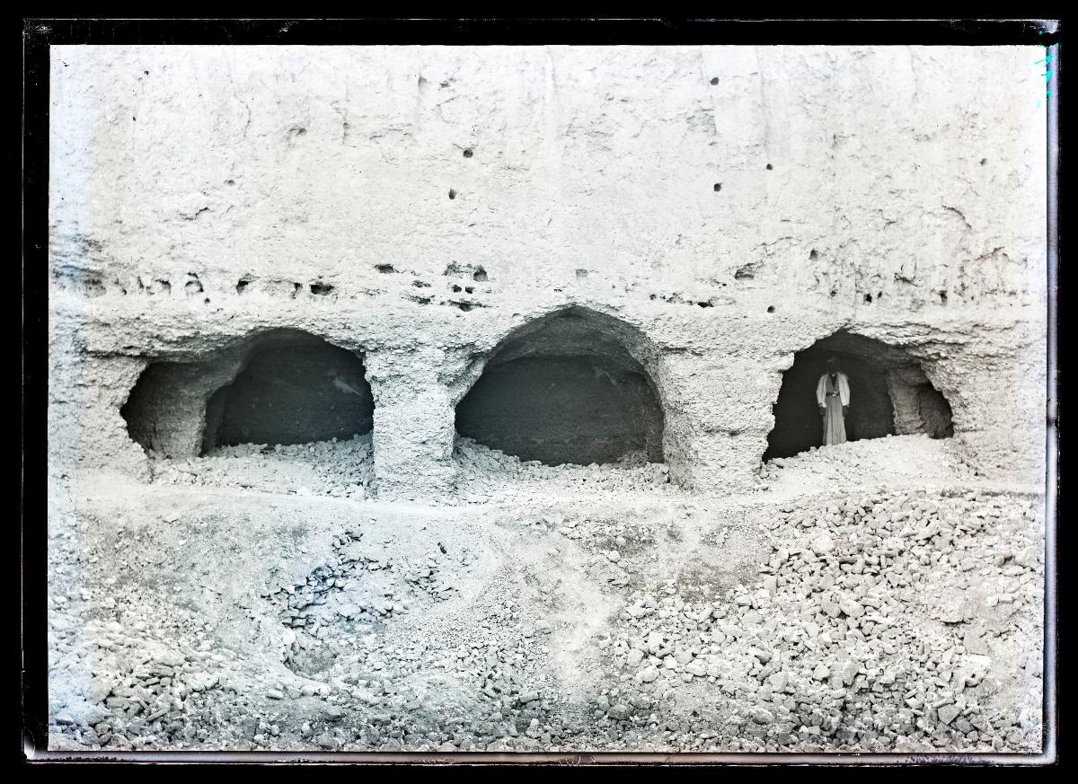 al-Dschausaq al-Chaqani, Sardab, Ostwand