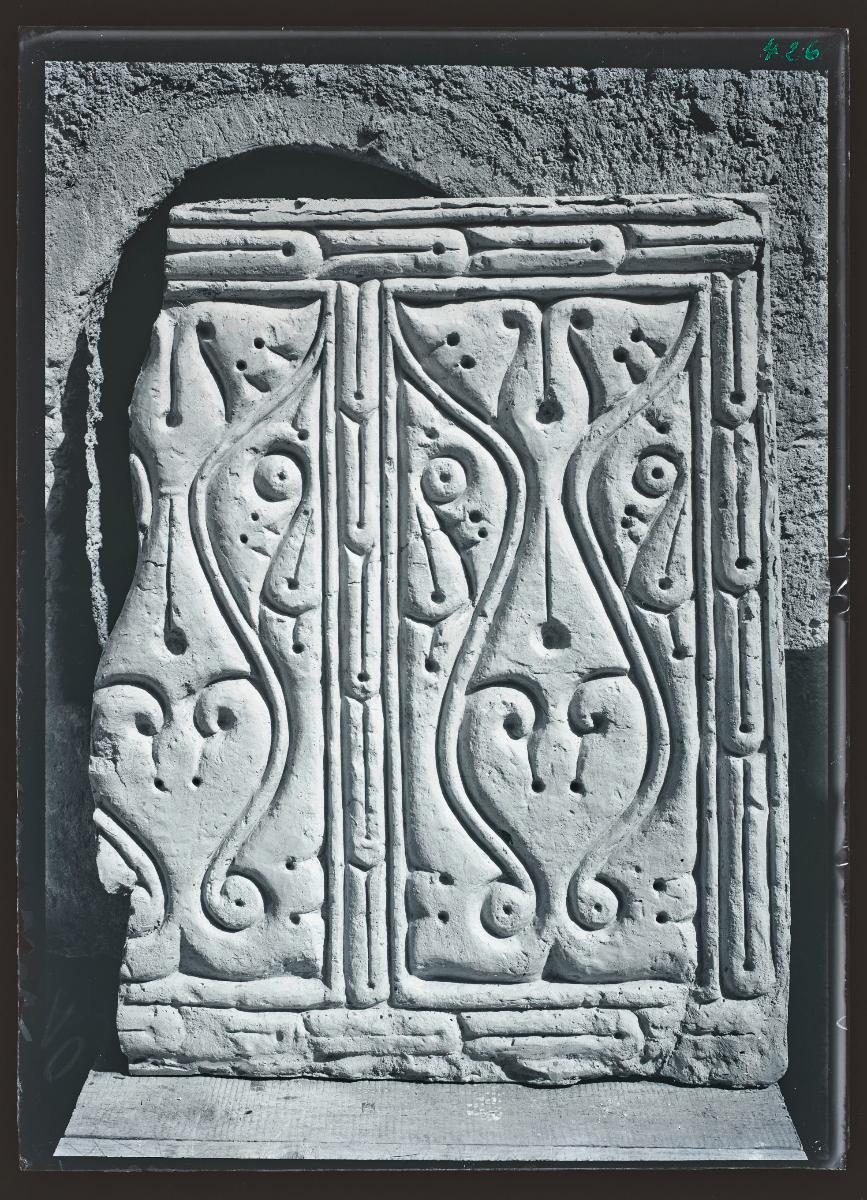 Privathäuser, Stuck, Haus XIV, nördlich Sur ʿIsa (Ornament Nr. 94)