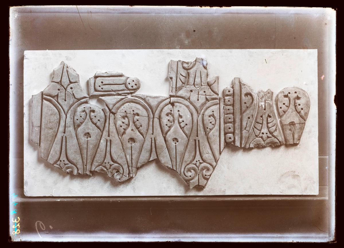 Privathäuser, Stuck, Haus II (Ornament Nr. 138)