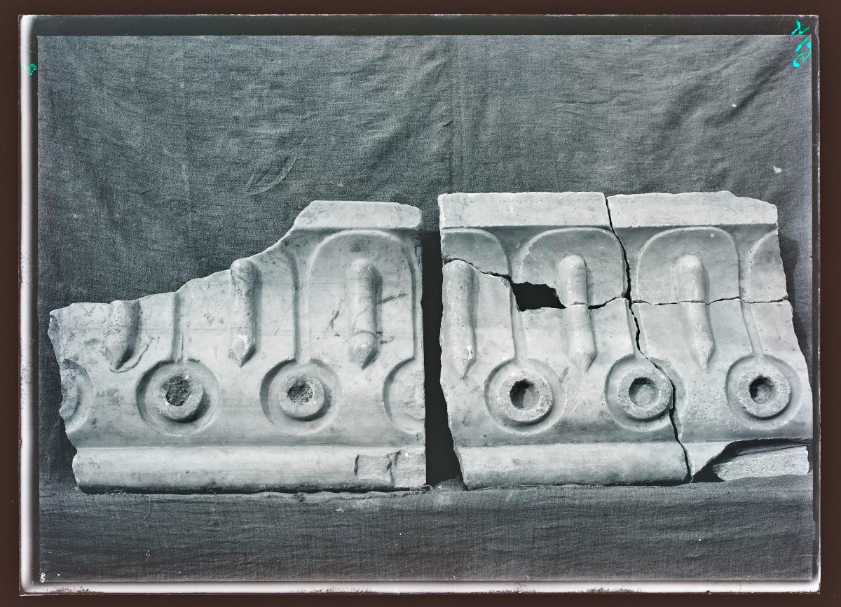 Marmor, Gips und Holz: Marmorfragmente (Ornament Nr. 22)