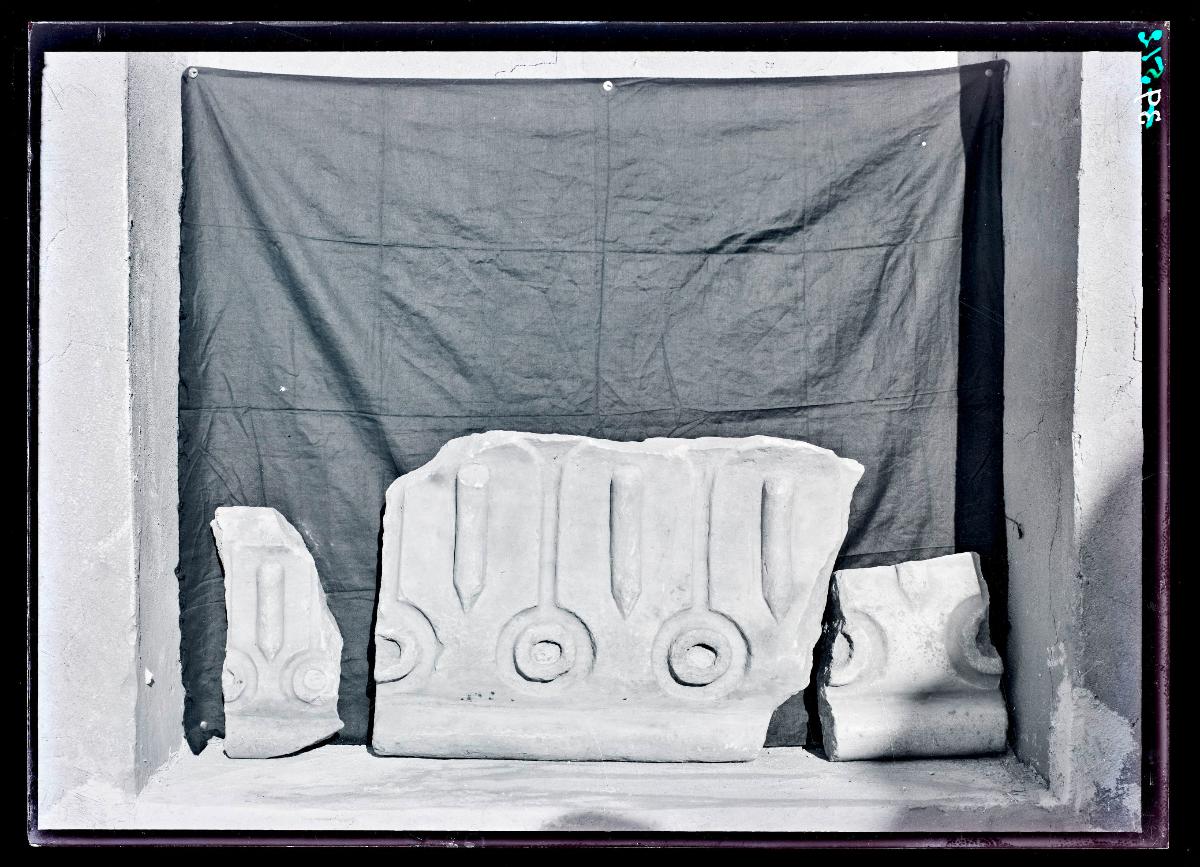 Marmor, Gips und Holz: Marmorfragmente (Ornament Nr. 22)