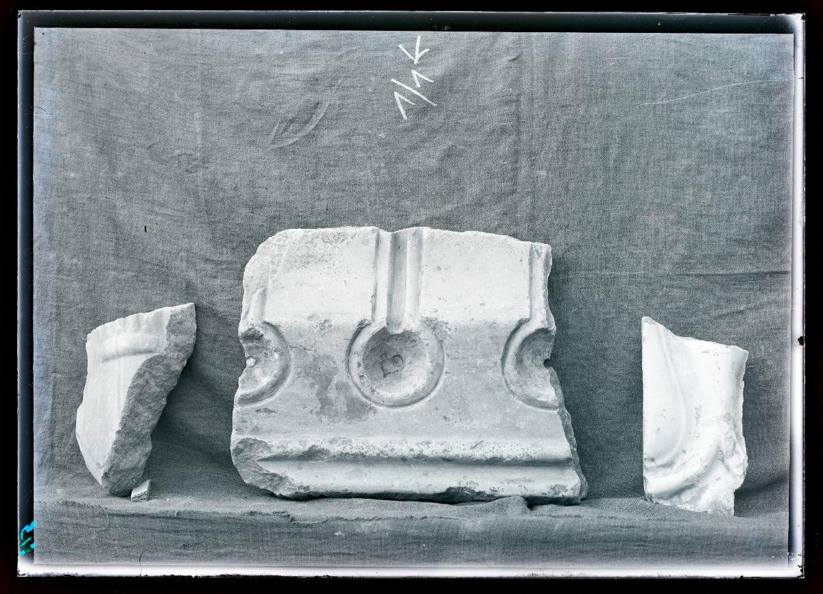 Marmor, Gips und Holz: Marmorfragmente (Ornament Nr. 23)