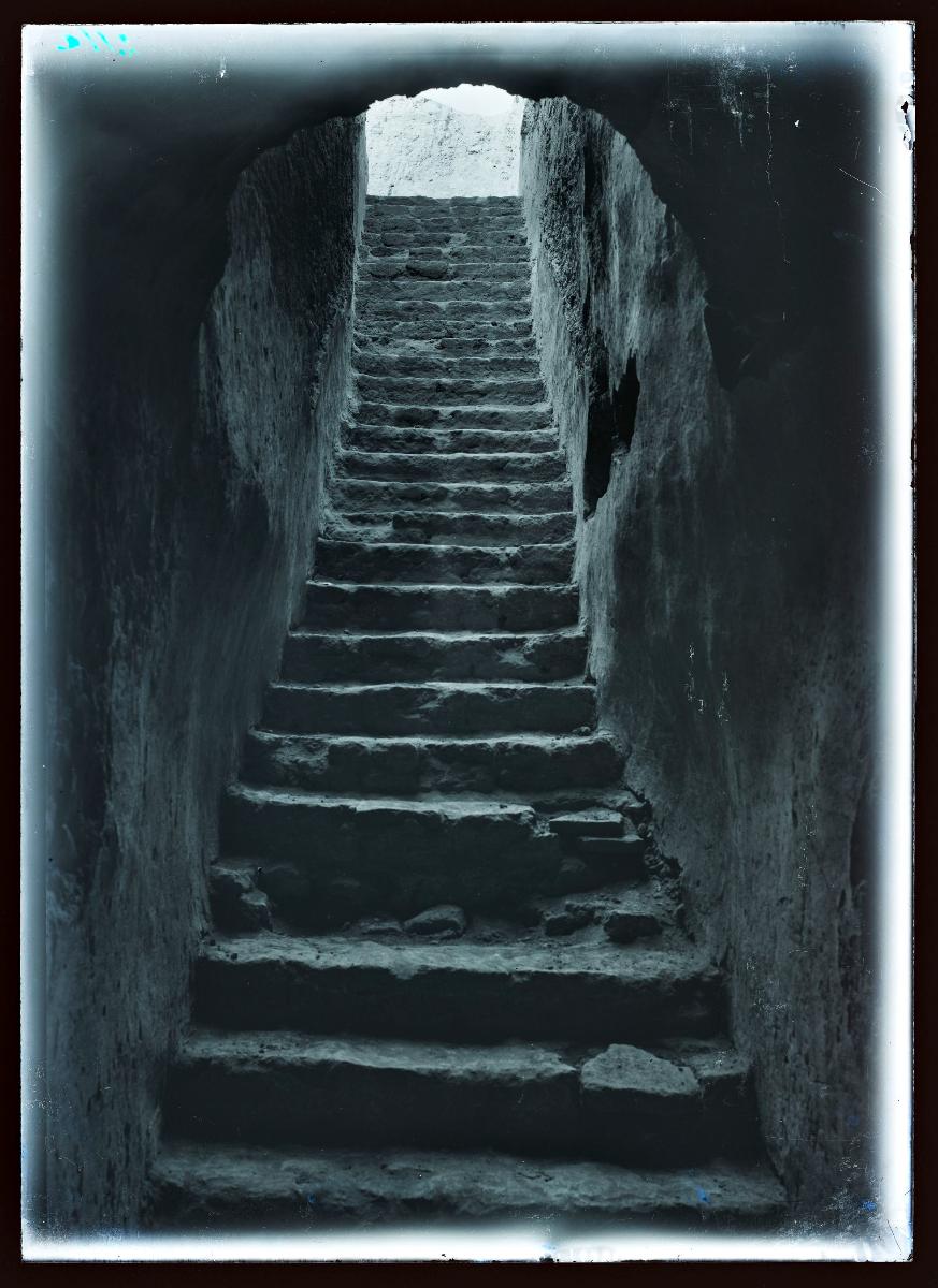 al-Dschausaq al-Chaqani, Sardab, Treppe