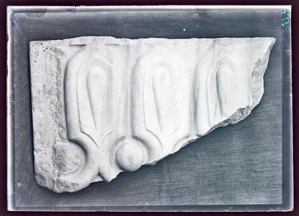 Marmor, Gips und Holz: Marmorfragmente (Ornament Nr. 26)
