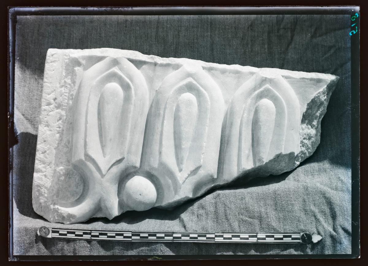 Marmor, Gips und Holz: Marmorfragmente (Ornament Nr. 26)