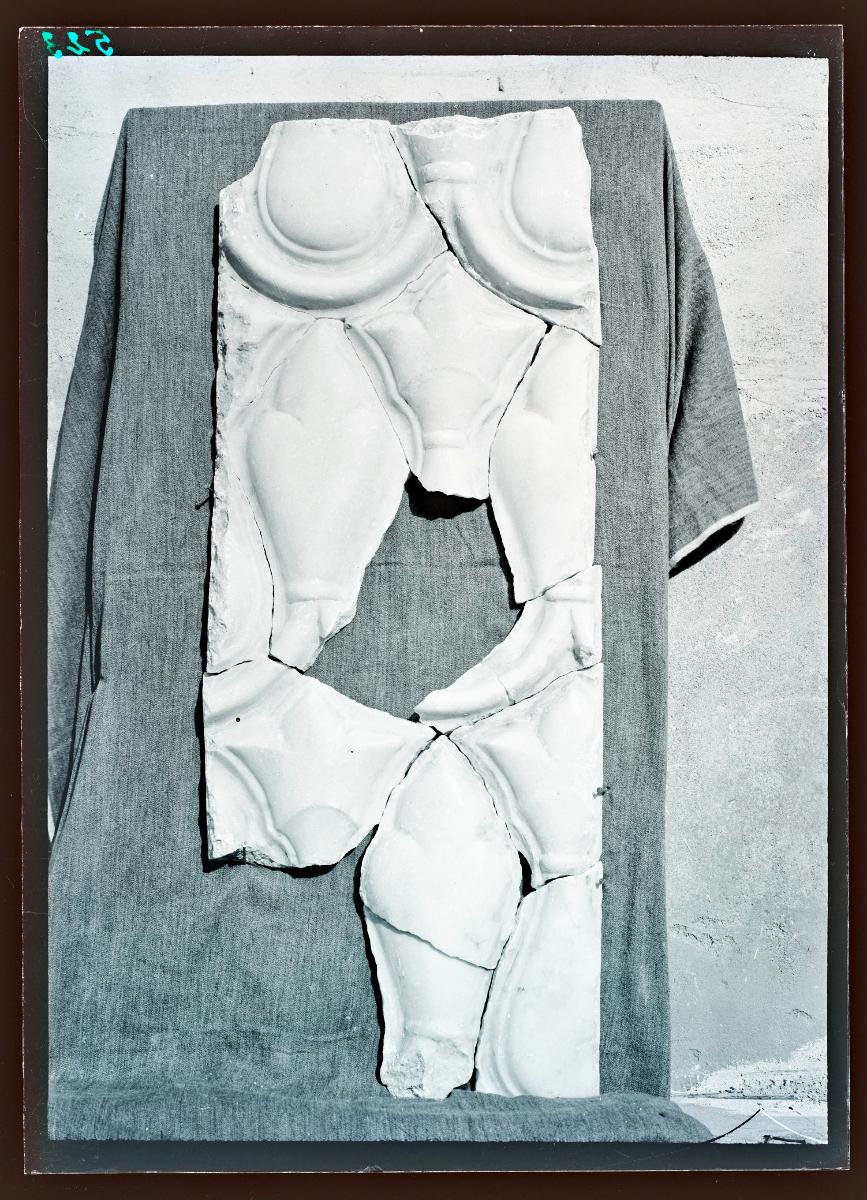 Marmor, Gips und Holz: Marmorfragmente (Ornament Nr. 135)