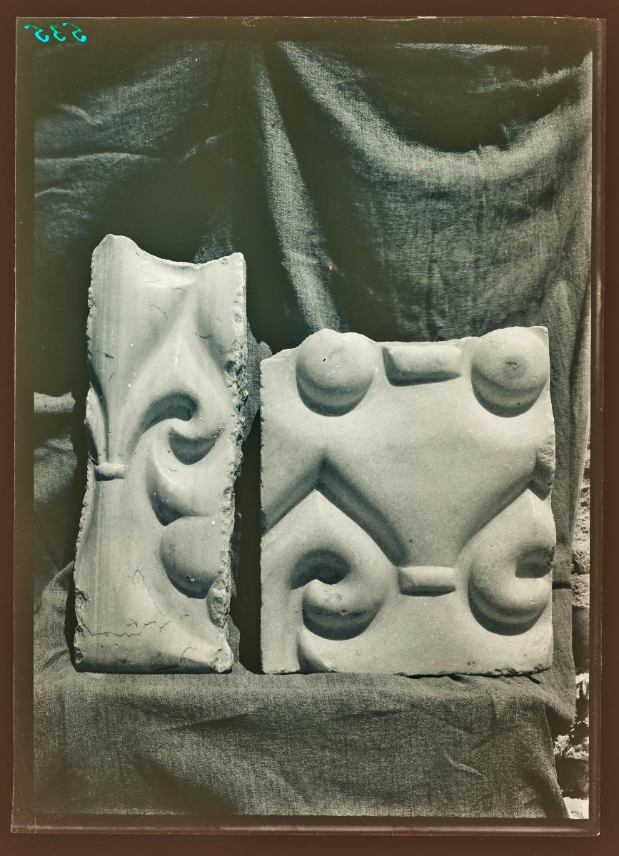 Marmor, Gips und Holz: Marmorfragmente (Ornament Nr. 101a)
