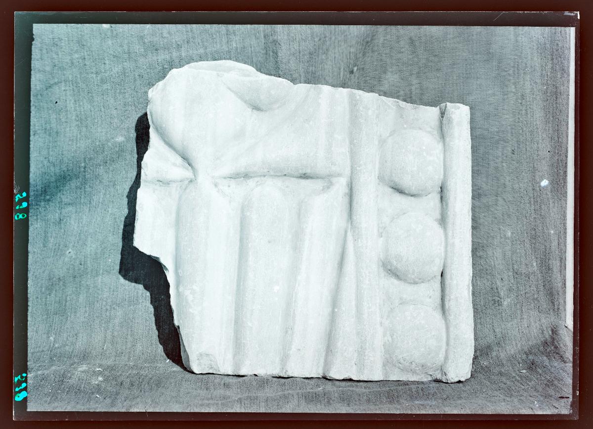 Marmor, Gips und Holz: Marmorfragmente (Ornament Nr. 101a)