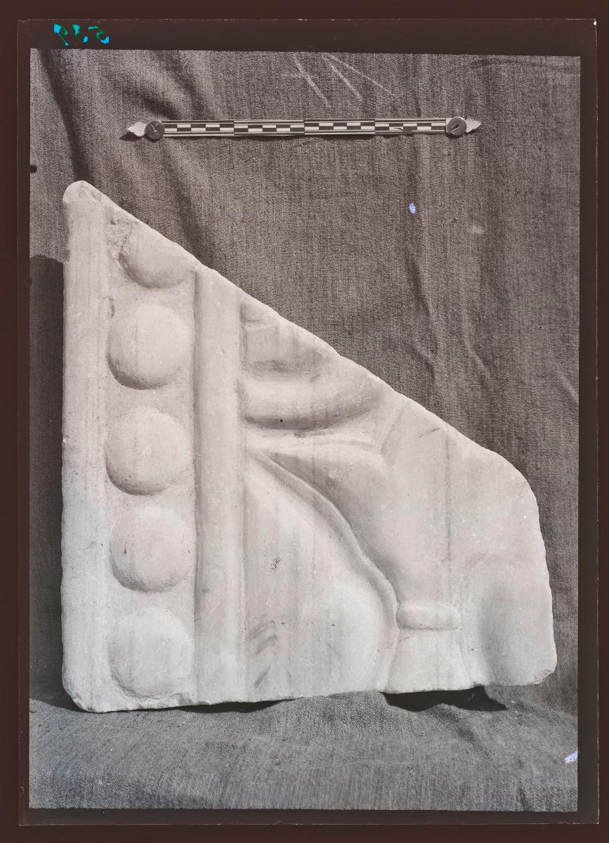 Marmor, Gips und Holz: Marmorfragmente (Ornament Nr. 135)