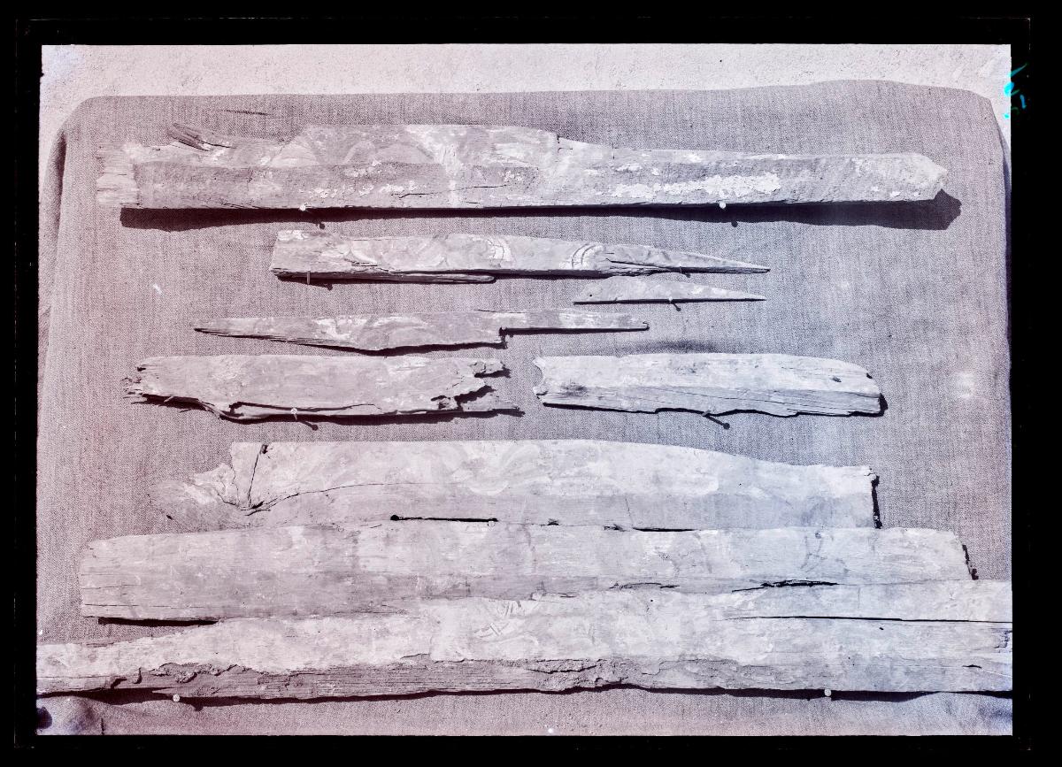 Marmor, Gips und Holz: Holzfragmente