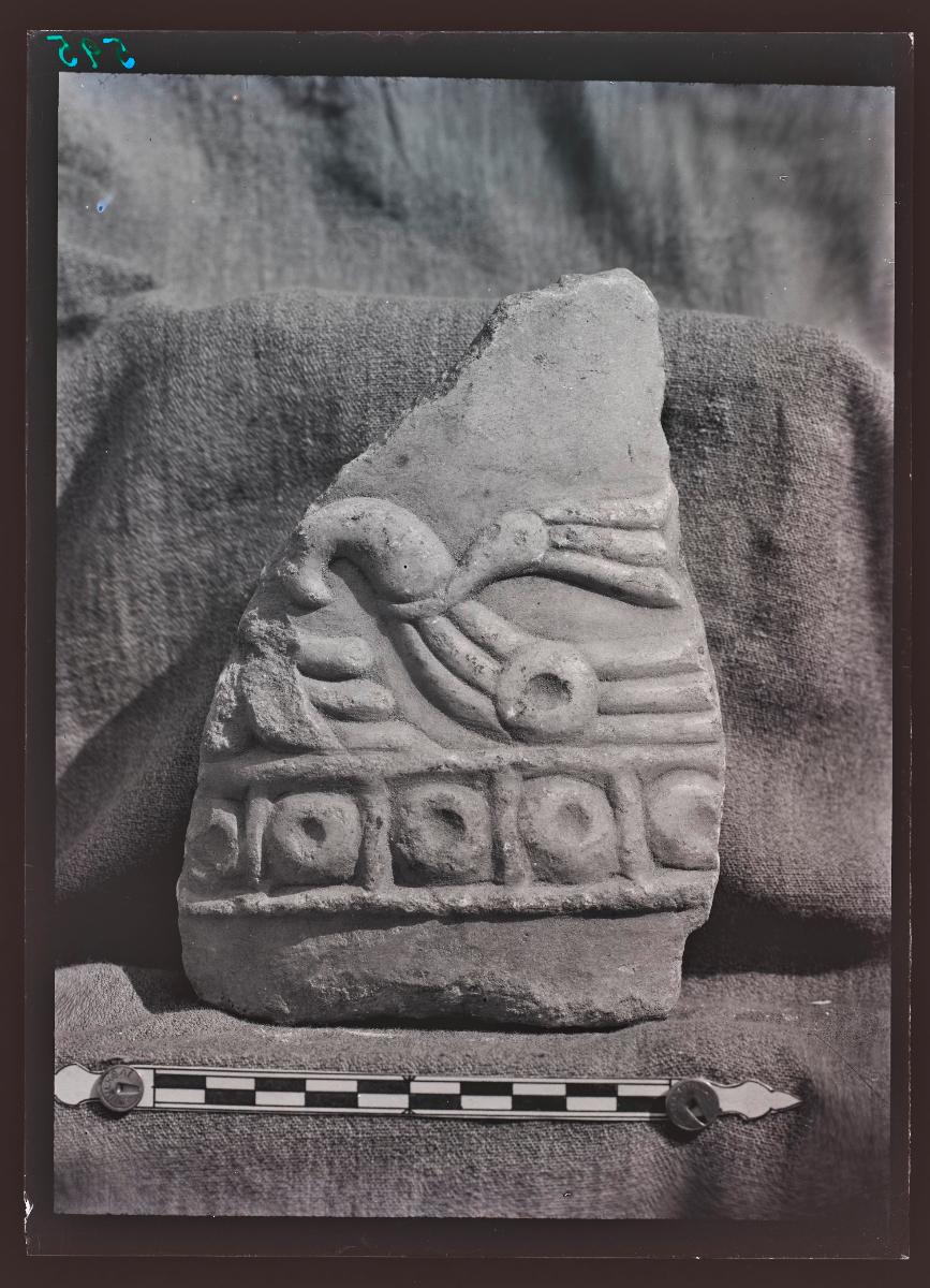Diverse Kleinfunde: Stuckfragment