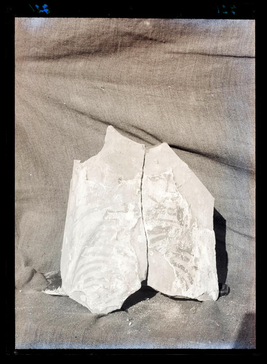 Malereien: Fragment einer Bildsäule