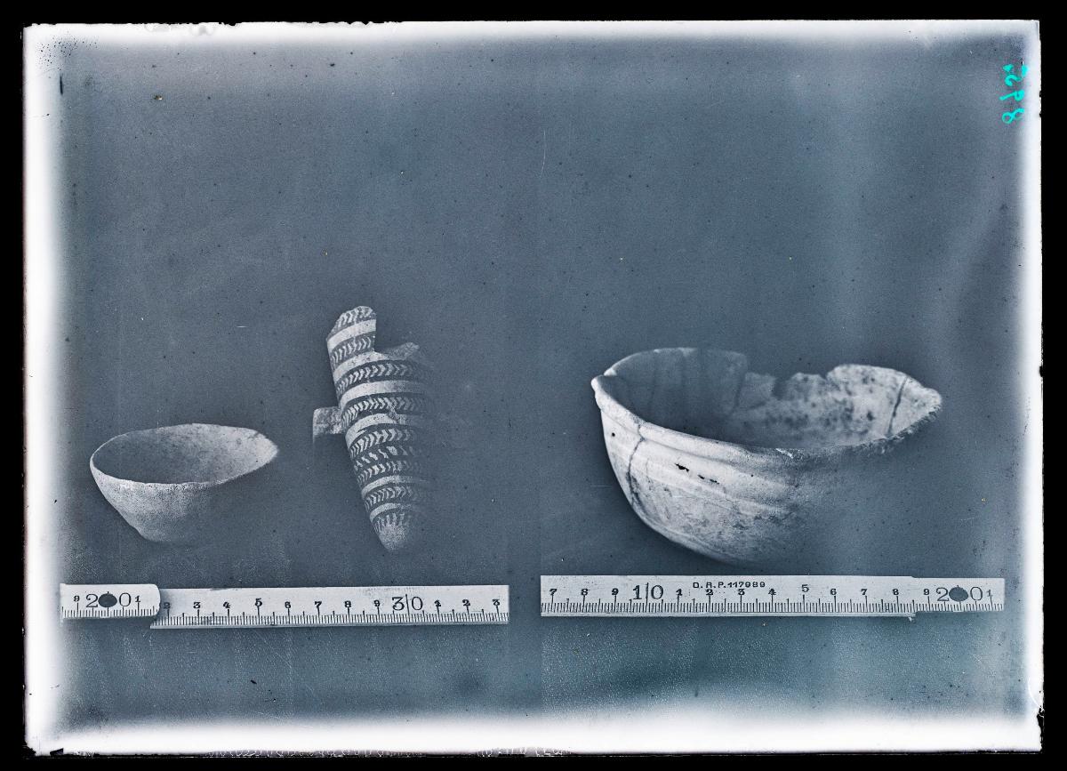 Prähistorische Keramik: 3 Gefäße darunter Samarra Grabungsnummer 286