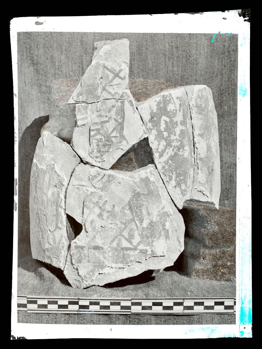 Malereien: Fragment einer Bildsäule