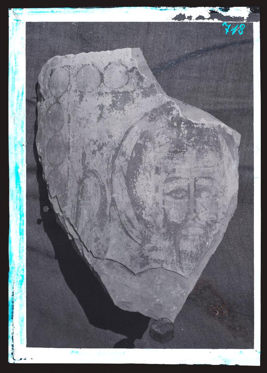 Malereien: al-Dschausaq al-Chaqani, Bildsäule