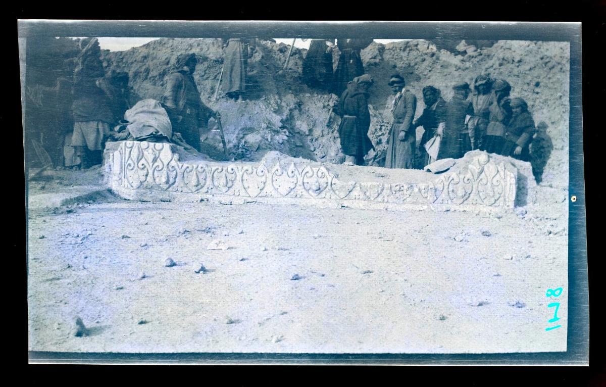 Grabung im al-Dschausaq al-Chaqani, Wand südlich der Moschee (Ornament Nr. 100)