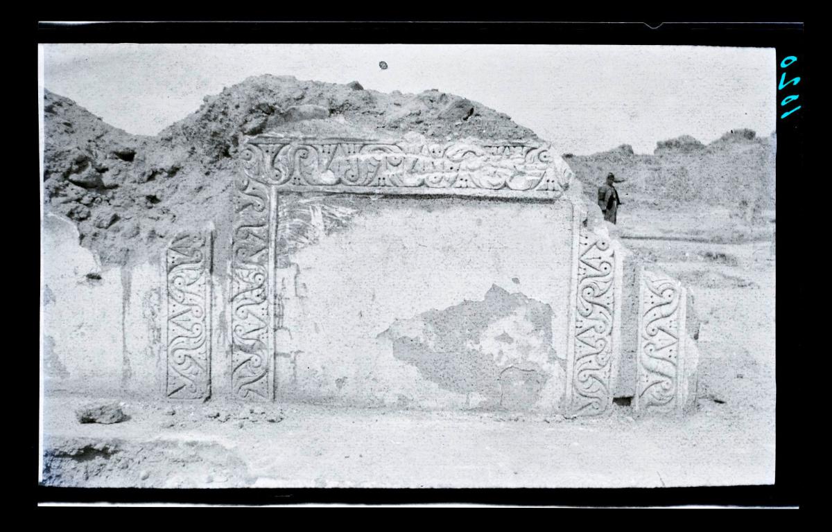 Grabung im al-Dschausaq al-Chaqani, Harem, Kuppelraum,  Umgang (Ornament Nr. 49)