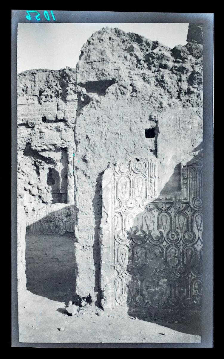 Grabung im al-Dschausaq al-Chaqani, Vorraum des Rundsaals (Ornament Nr. 132)