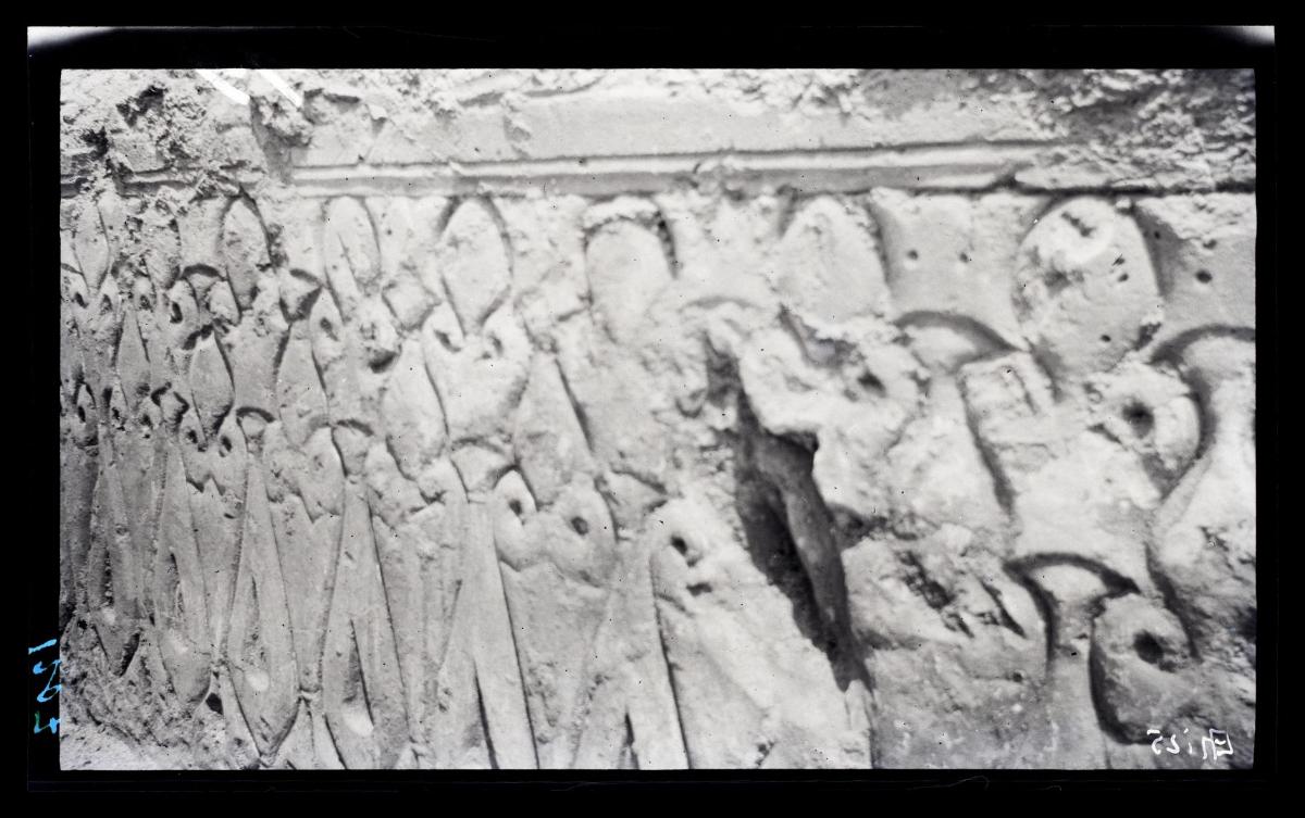 Privathäuser, Stuck, über frühislamischen Friedhof (Ornament Nr. 96)