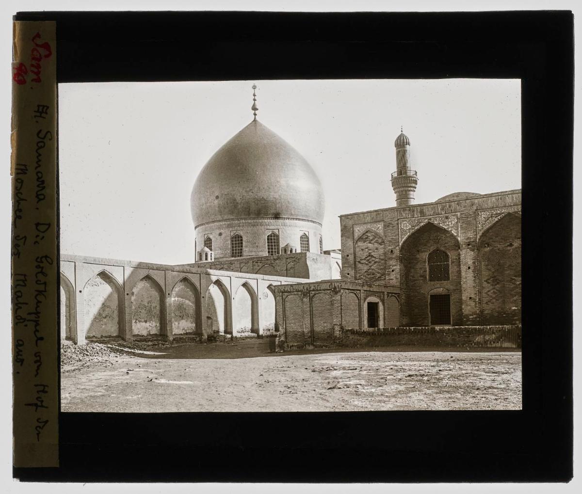 Die moderne Stadt, Goldkuppel, vom Hof der Moschee des Mahdi