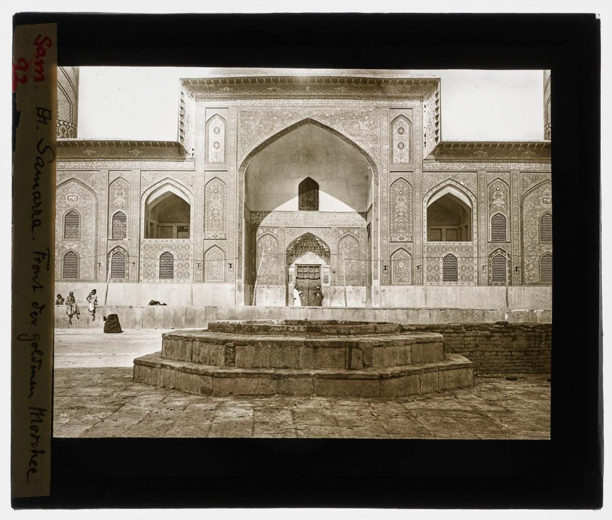 Die moderne Stadt, Front der goldenen Moschee