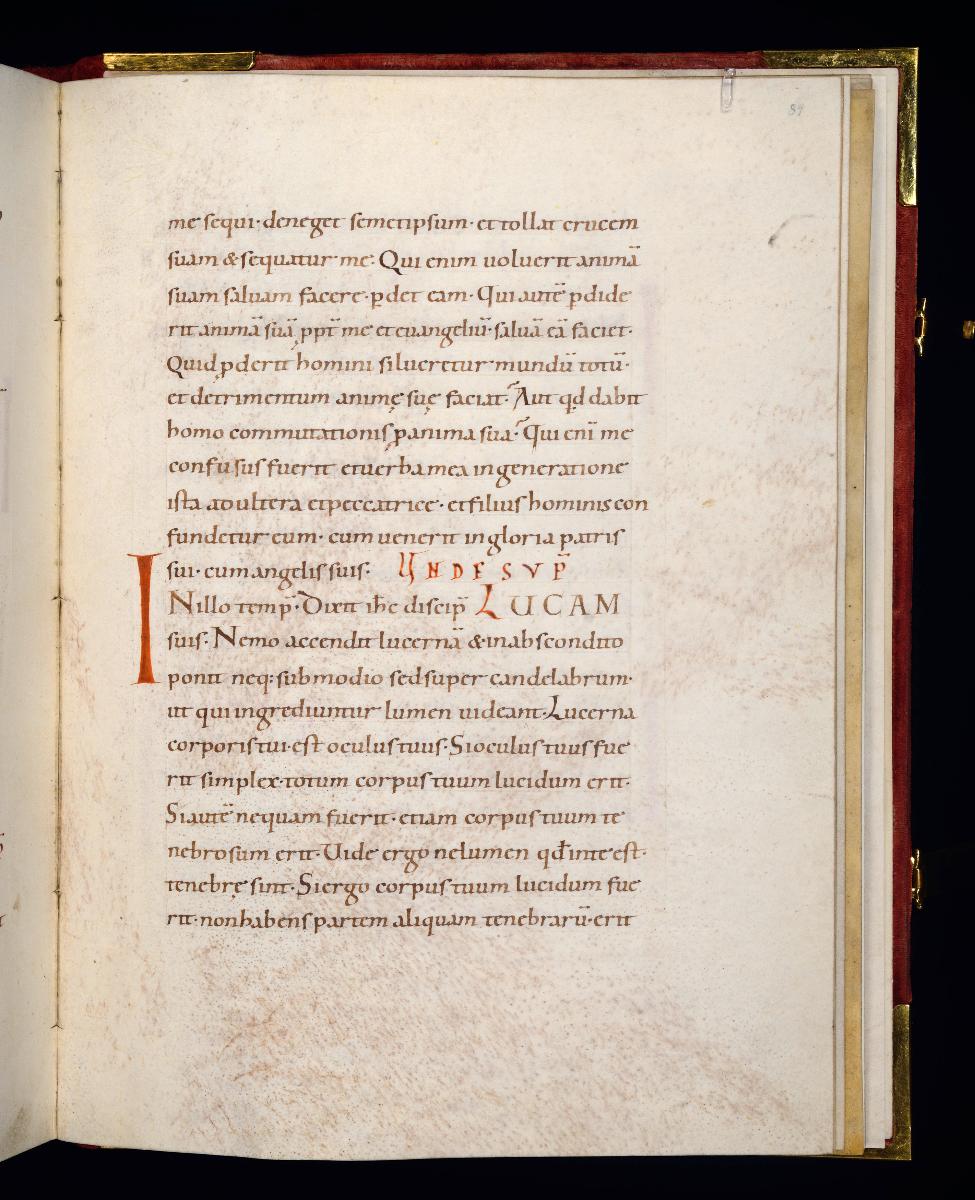 Evangelistar Heinrichs IV. (?), Textseite mit roter Textmarke I