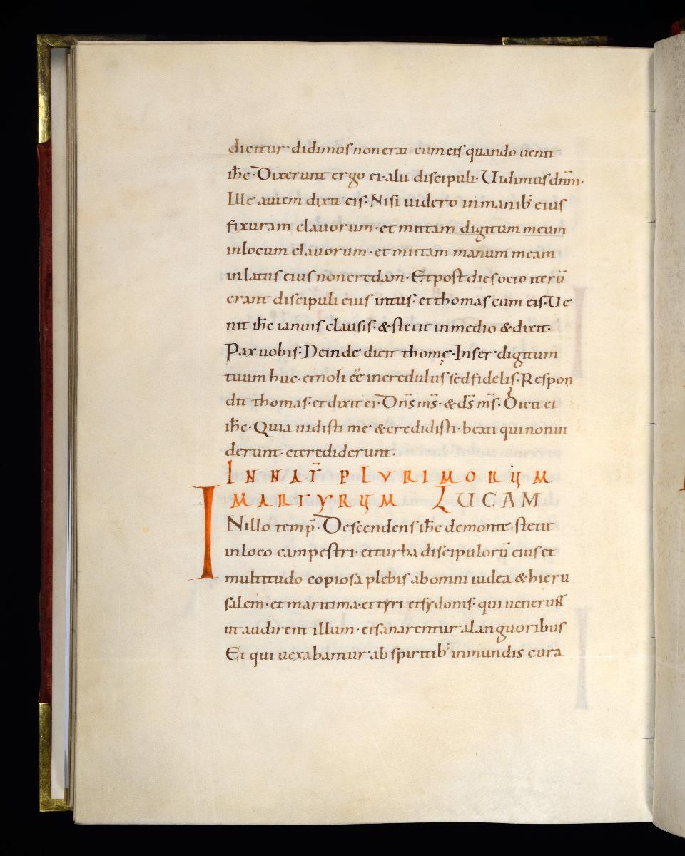Evangelistar Heinrichs IV. (?), Textseite mit roter Textmarke I
