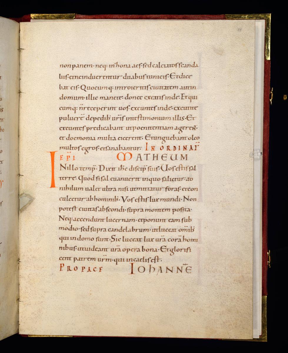 Evangelistar Heinrichs IV. (?), Textseite mit roter Textmarke I