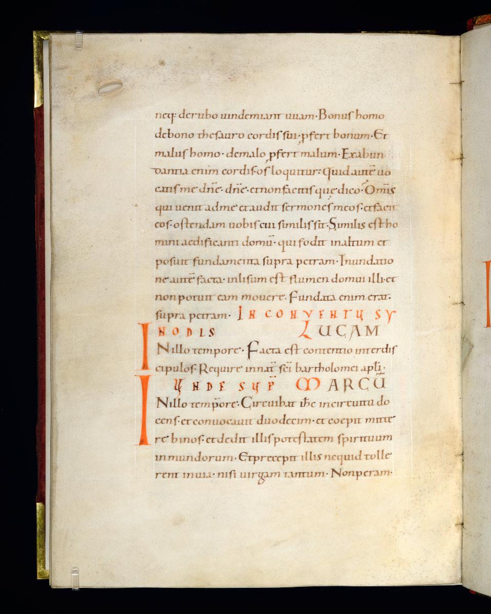 Evangelistar Heinrichs IV. (?), Textseite mit roten Textmarken I
