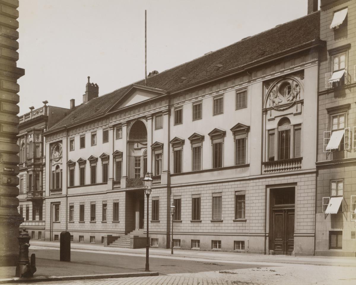 Berlin, Behrensstraße Ecke Mauerstraße, das alte Generalstabsgebäude