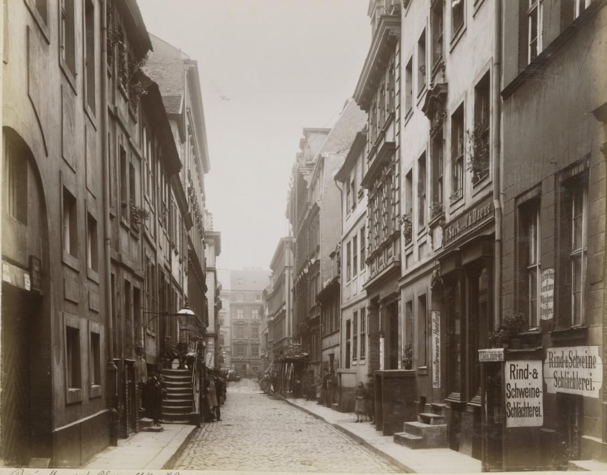 Berlin, Kreuzstraße von der Oberwallstraße aus