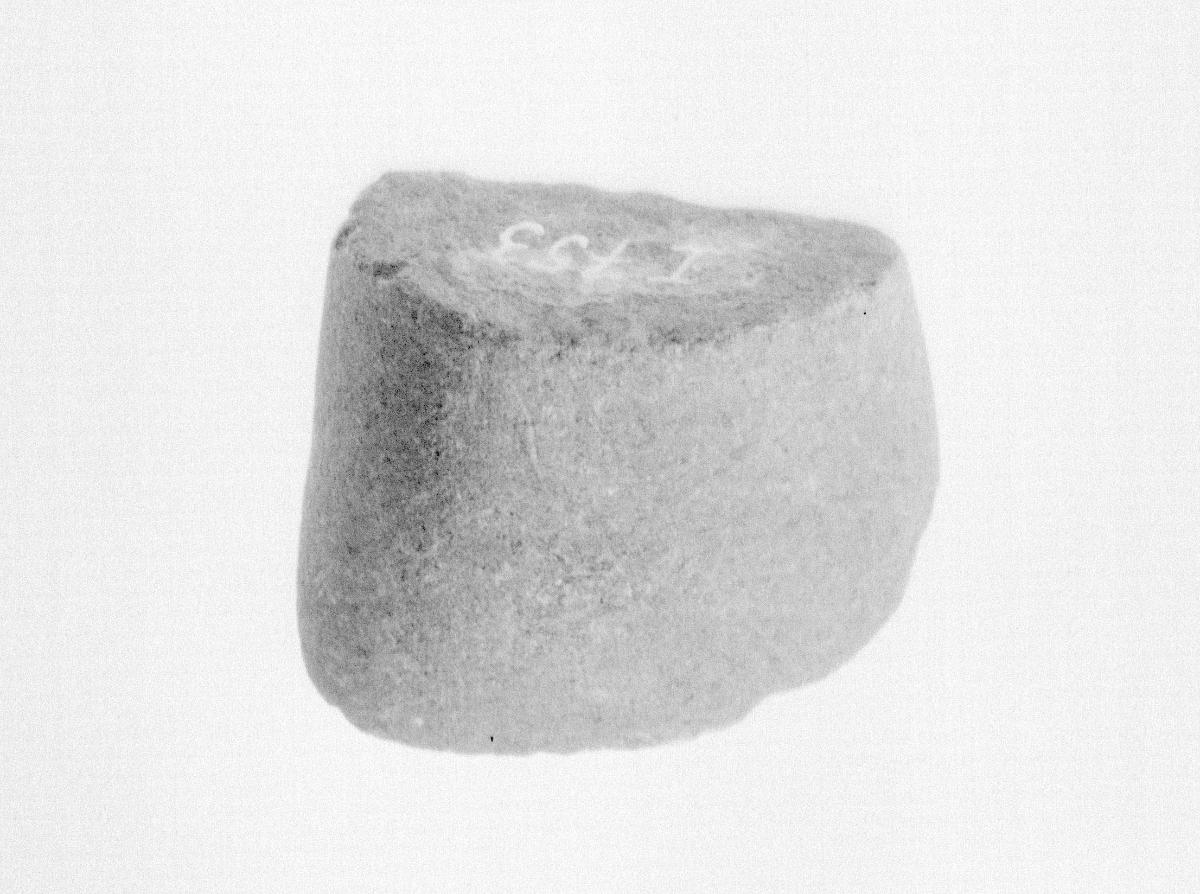 Zerbrochenes Steinbeil