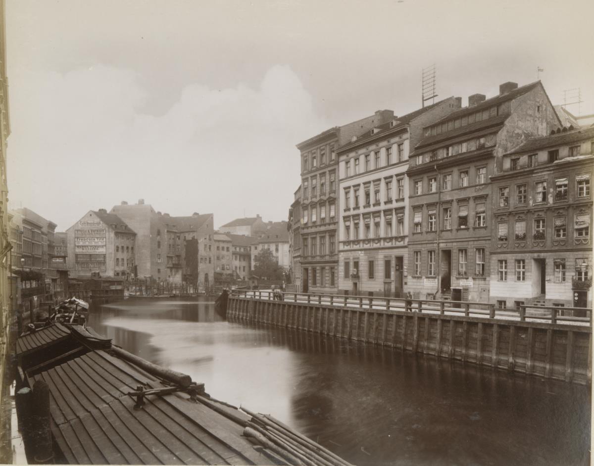 Berlin, Friedrichsgracht von der Grünstraßenbrücke gesehen
