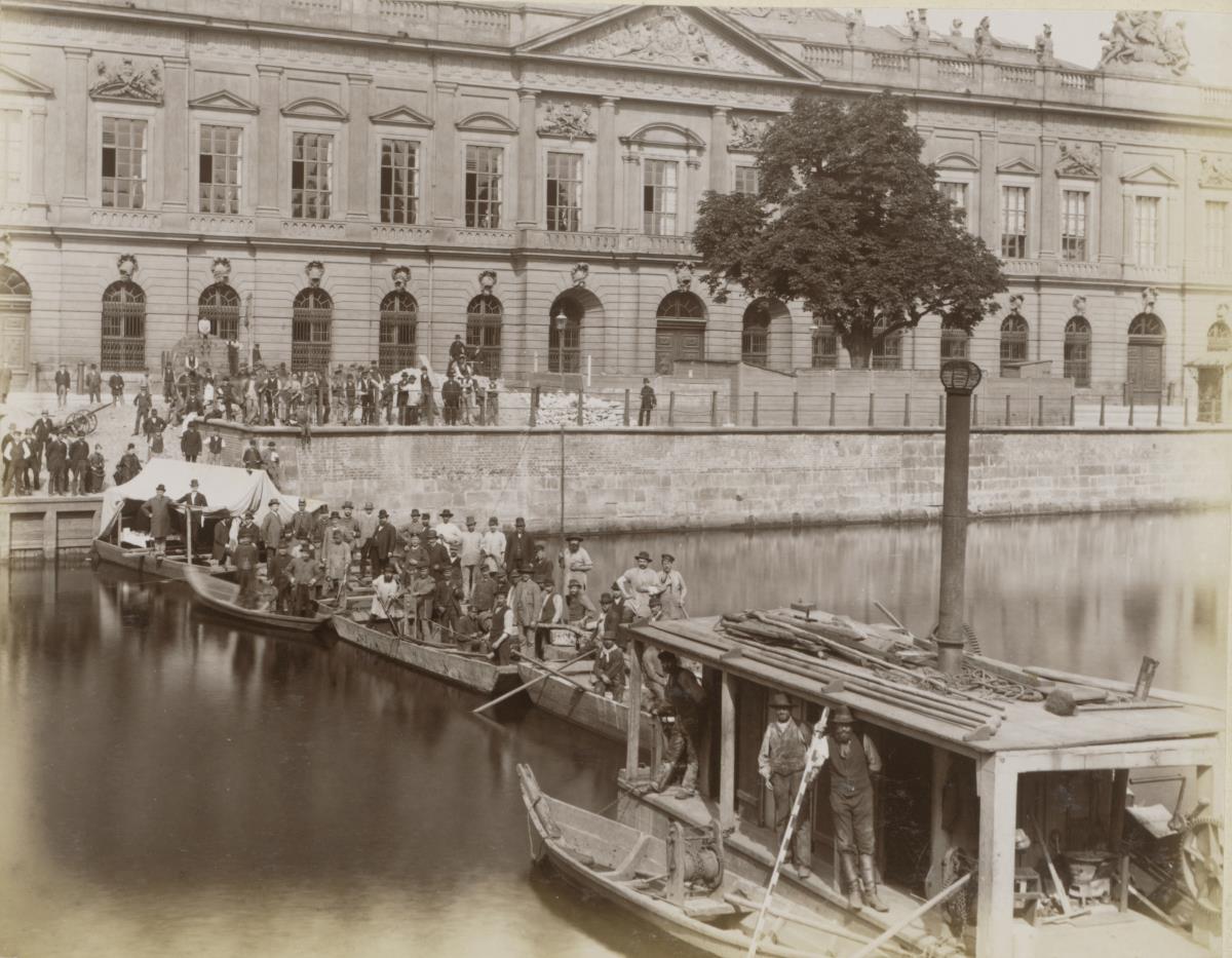 Berlin, Kabellegung am Zeughaus