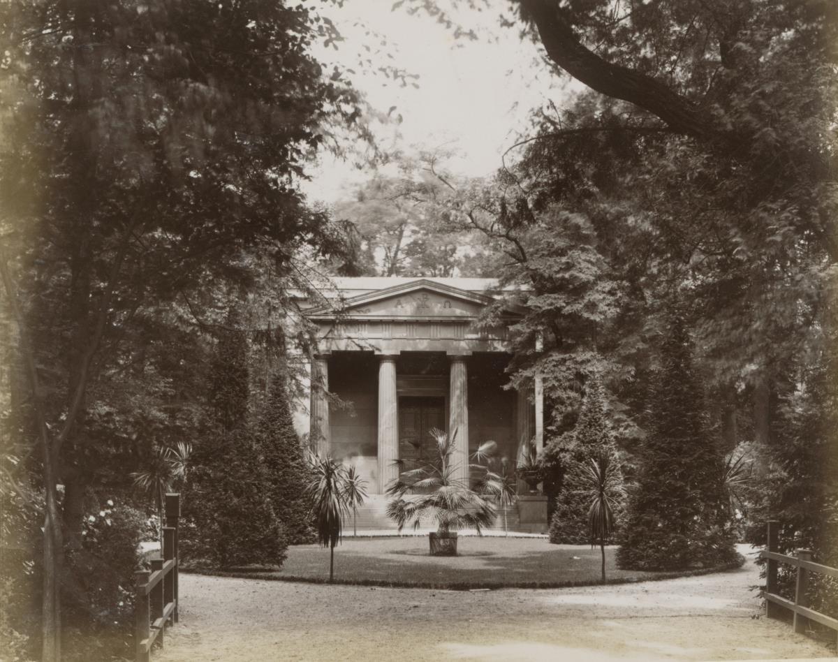Berlin, Mausoleum im Schlosspark Charlottenburg