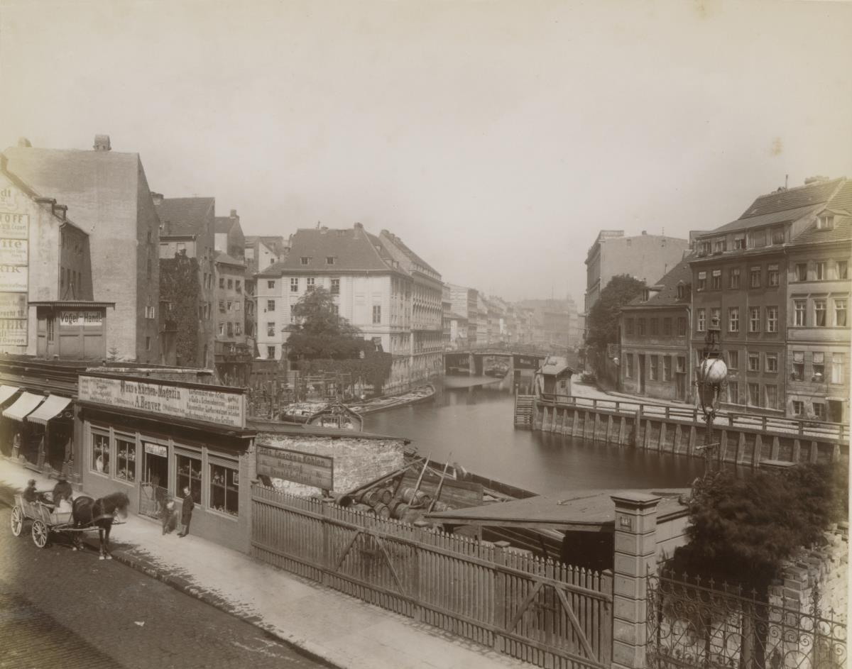 Berlin, Blick von der Wallstraße auf die Gertraudenbrücke