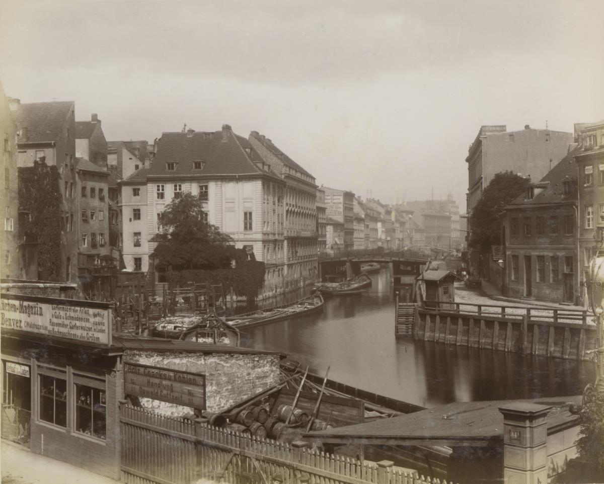 Berlin, Gertraudenbrücke von der Wallstraße aus