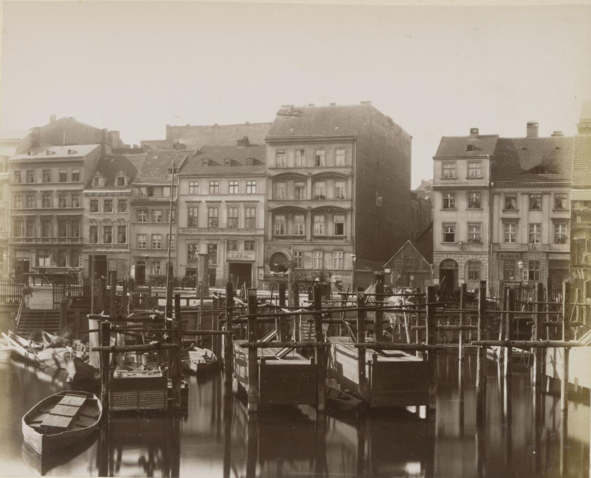 Berlin, Spreeinsel, Fischerbrücke 18 bis 11