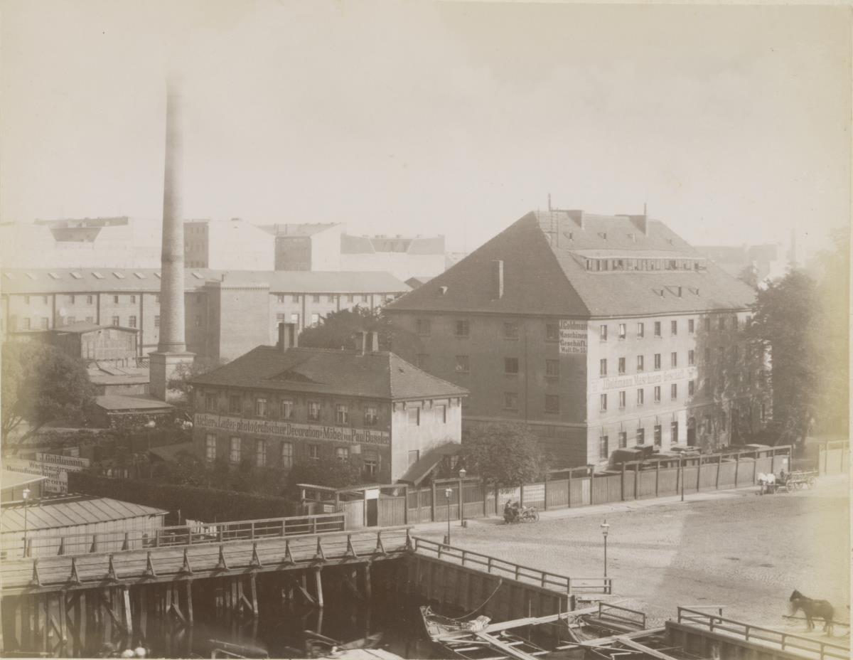 Berlin, Wallstraße 55, Waisenbrücke und Blick auf das ehemalige Friedrich Wilhelm Hospital