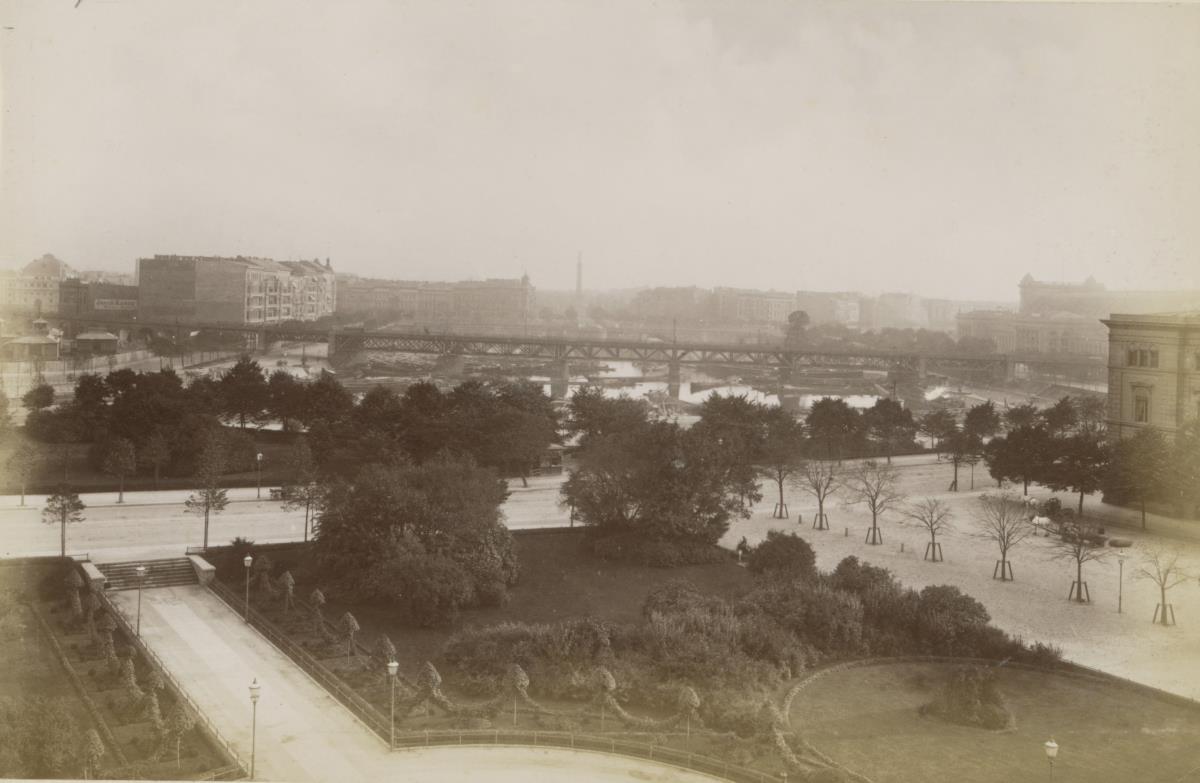 Berlin, Blick vom Hamburger Bahnhof über die Invalidenstraße zum Humboldthafen