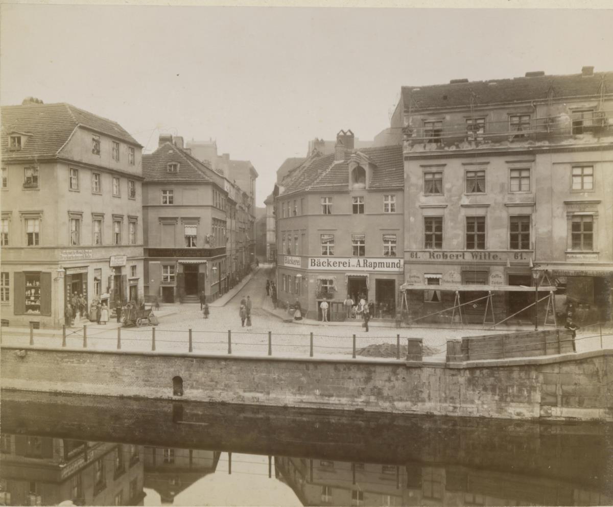 Berlin, Oberwasserstraße mit Blick in die Spreestraße