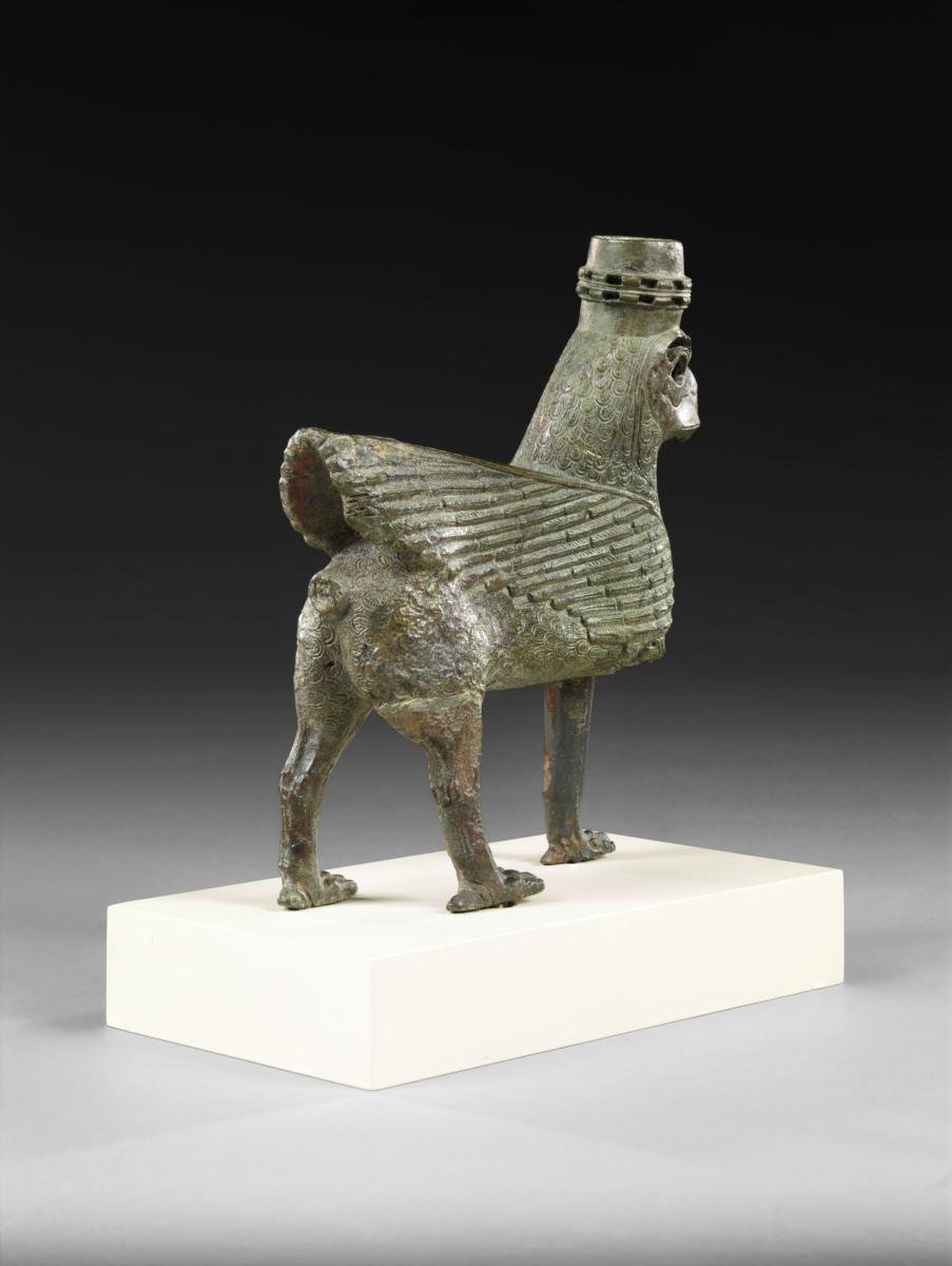 Statuette eines Greifen
