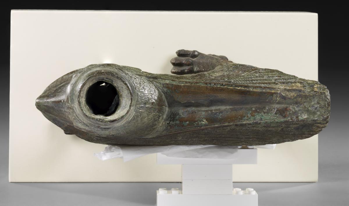 Statuette eines Greifen