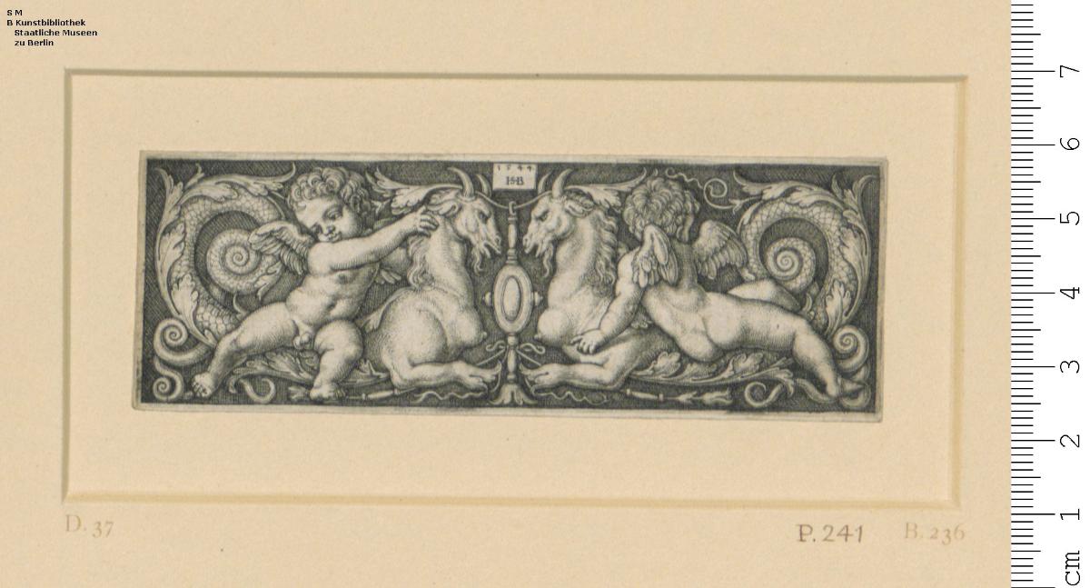 Ornamentale Füllung mit Chimären und Putten