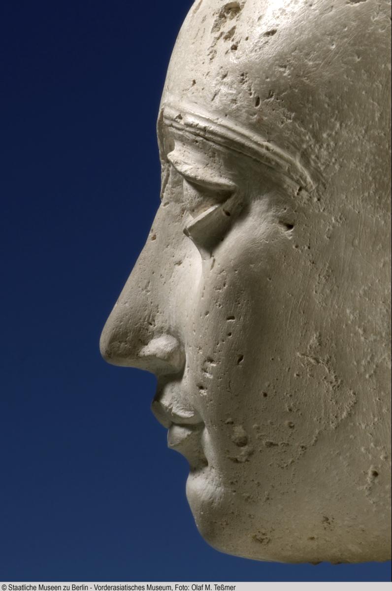 Kopf einer Männerstatuette