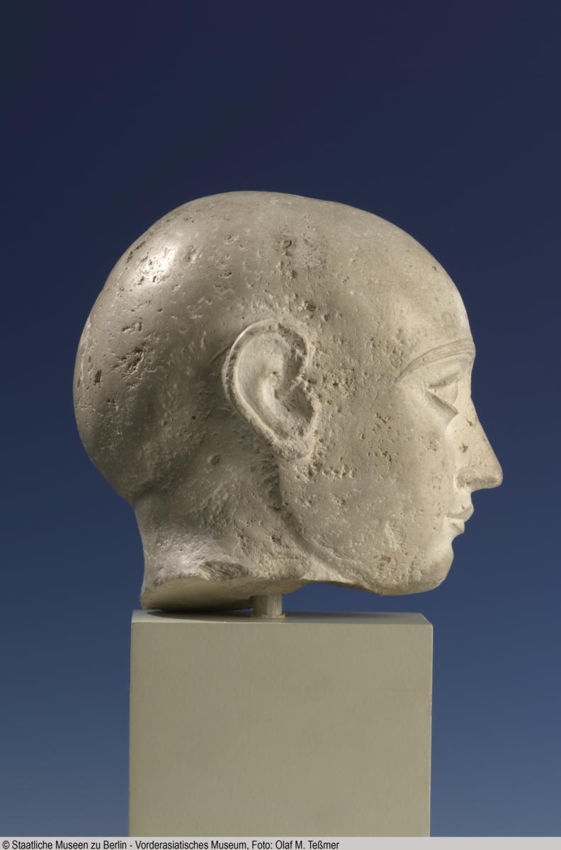 Kopf einer Männerstatuette