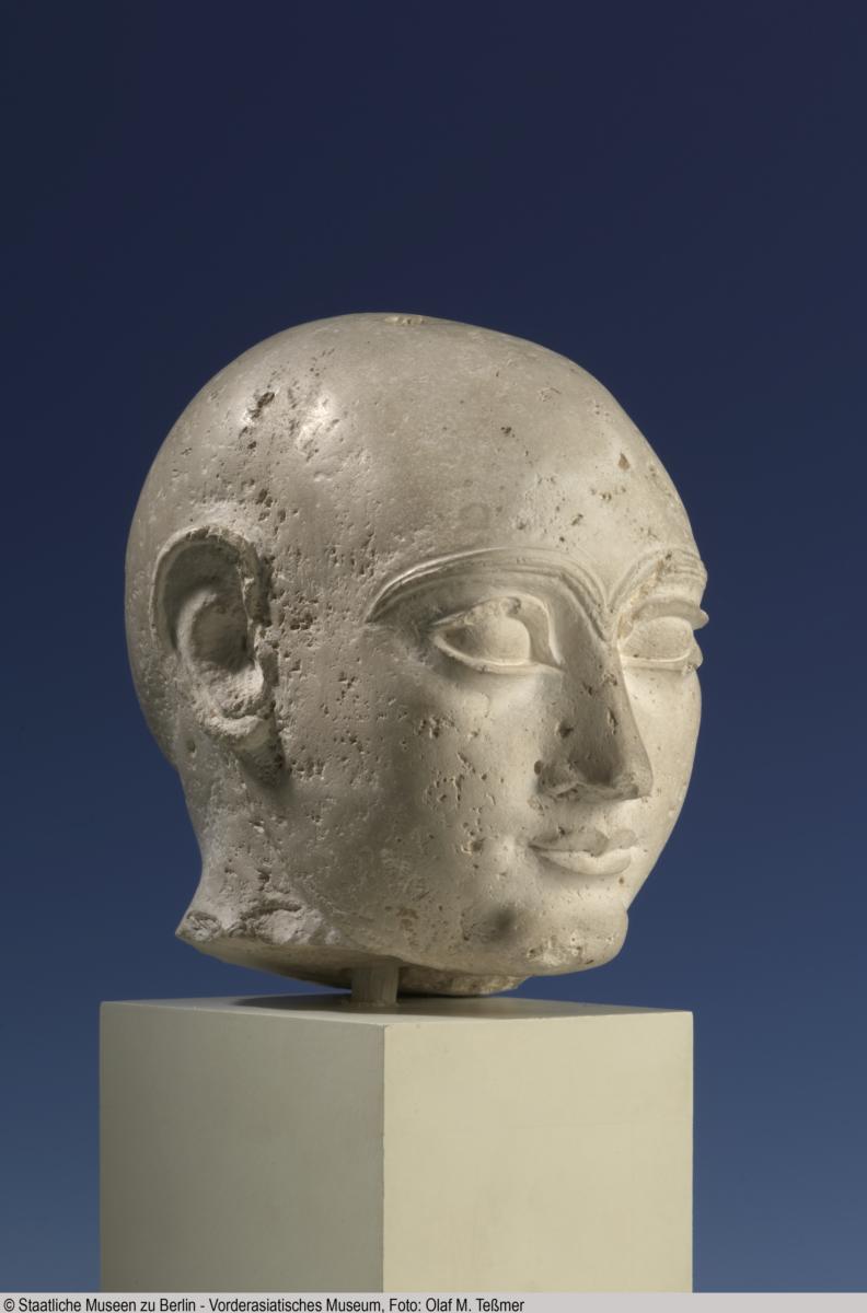 Kopf einer Männerstatuette