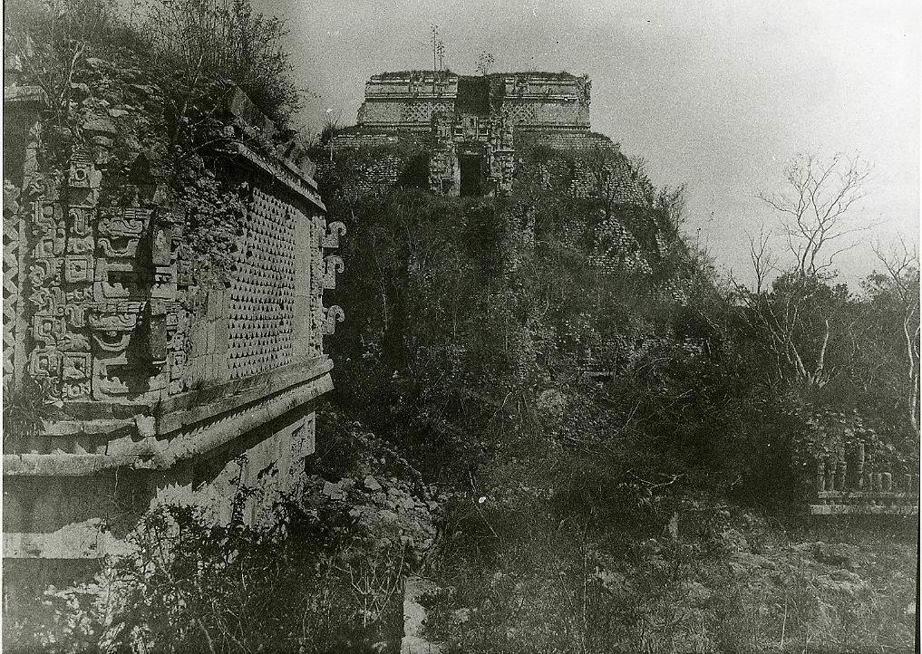 Templo del Adivino (Wahrsager-Pyramide), Westfassade. (Duplikat von Mex-MII-89a