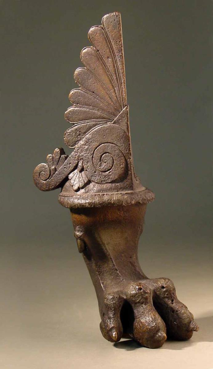 Gerätfuß mit Löwentatze und Palmette (Fuß eines Thymiaterion mit Unterteil in Form einer dreiseitigen Pyramide)