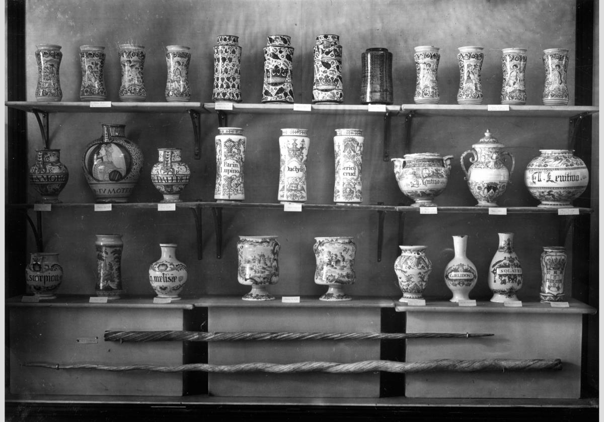 Sonderausstellung "Kunst- und Kulturgeschichtliches aus alten Apotheken" im Schlossmuseum anläßlich der Hauptversammlung der Gesellschaft für Geschichte der Pharmazie in Berlin